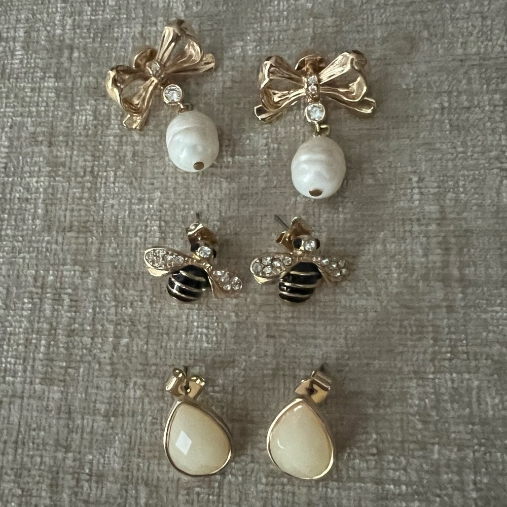 Set of 3 Banana Republic - Gold-Tone Pearl Bow, Bee Stude and Ivory Drop Studs
